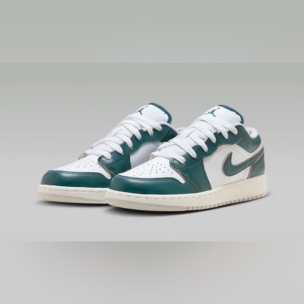 NEW-Air Jordan 1 Low SE
Big Kids Shoes/Size  6.5y